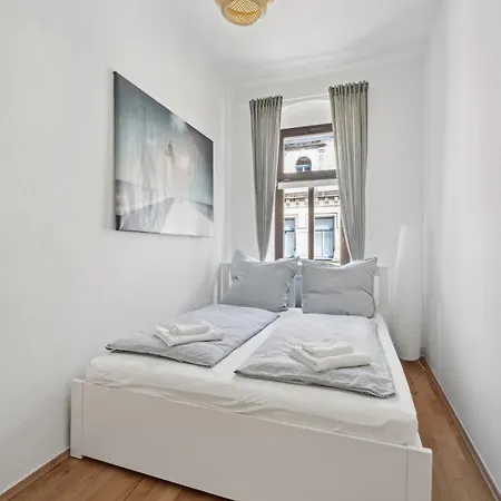 Helle Altbauwohnung 3 Zimmer & Balkon - Nahe Tu & Zentrum * Dresden