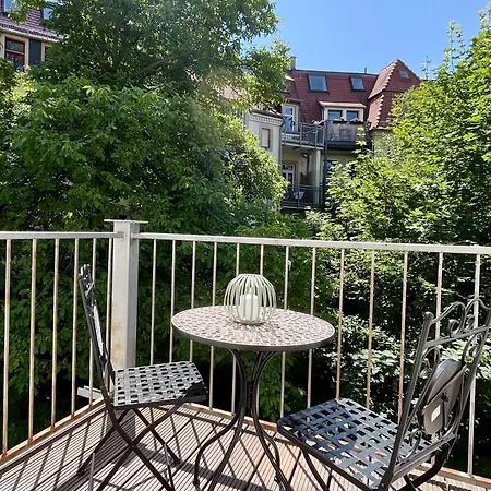 Helle Altbauwohnung 3 & Balkon - Nahe Uni & Zentrum Apartment *